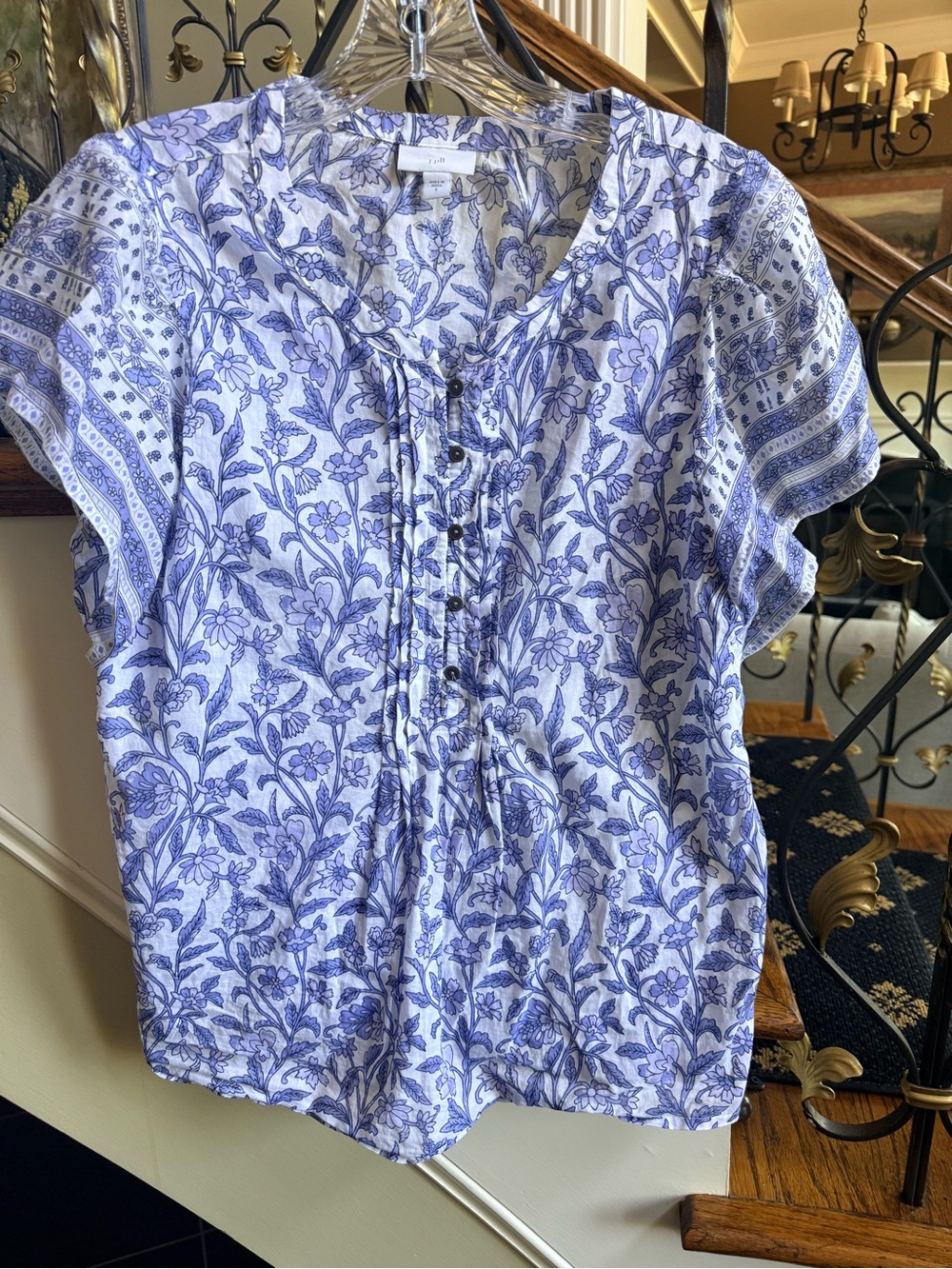 Jjill Beautiful 100% cotton Summer top. Buttons on front. Size S